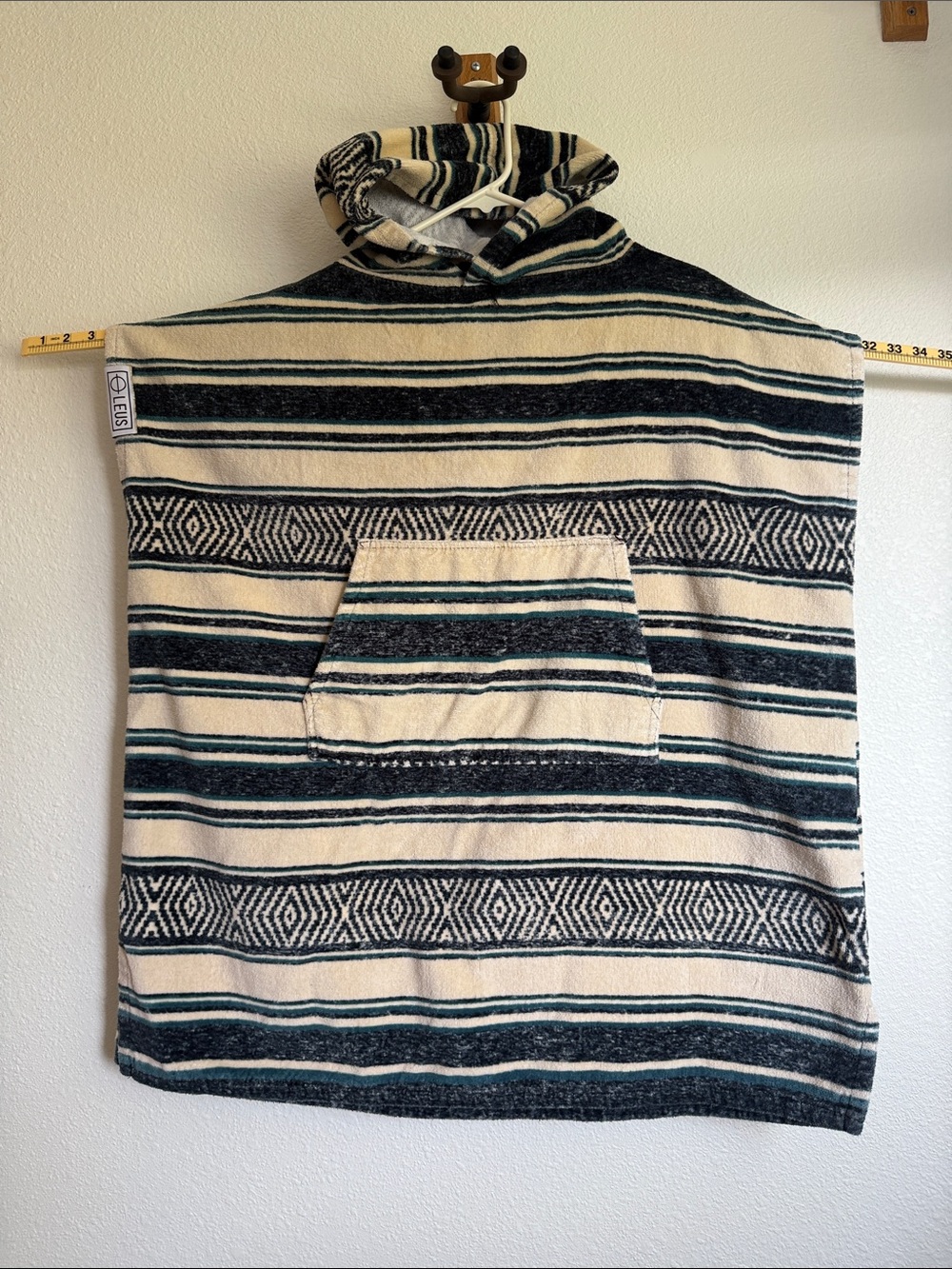 Leus surf swim changing poncho terry beach towel
With kangaroo pocket and hood